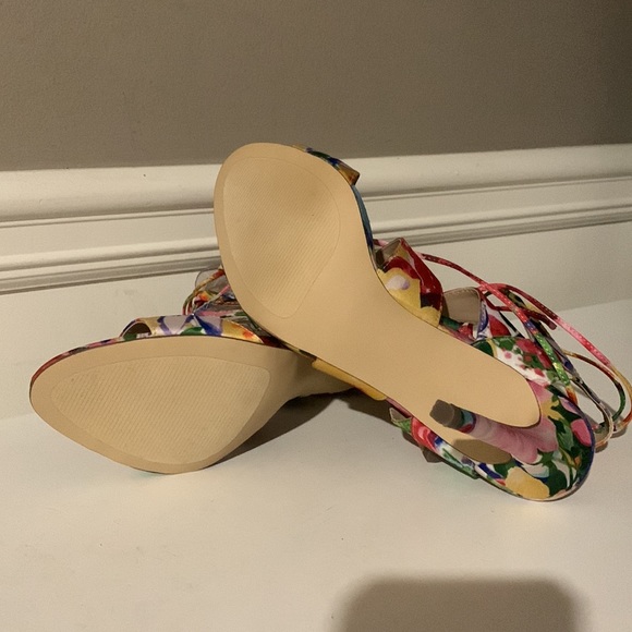 New! Steve Madden Floral Strappy Sandalia Size 8 - Picture 9 of 9